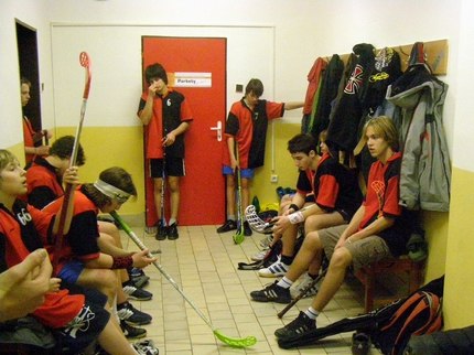 před zápasem v kabině